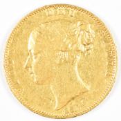 1839 Queen Victoria gold full sovereign with young head and shield reverse, F