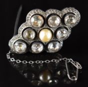A silver brooch set with foiled paste and a faux pearl, 9.8g