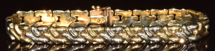 A 9ct gold bi-coloured bracelet, 12.3g, 19cm
