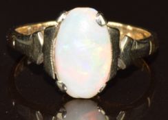 A 9ct gold ring set with an opal, 2.4g, size N/O
