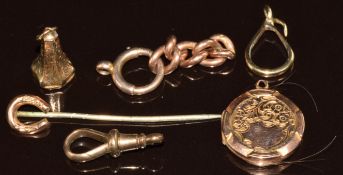 Edwardian 9ct gold locket with engraved scrolling decoration (Chester 1909, 2.1g), horseshoe stick