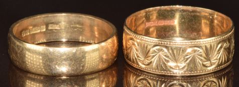 Two 9ct gold wedding bands, one with engraved decoration, 6.8g, size T/U & R