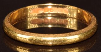 A 22ct gold wedding band / ring, 2.8g, size N