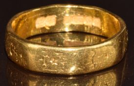 A 22ct gold wedding band / ring, 5.3g, size M/N