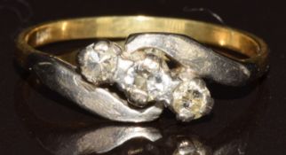An 18ct gold ring set with three diamonds in a platinum setting, 2.5g, size O