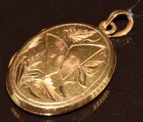An 18ct gold locket with engraved decoration, 5.9g, 2.3 x 1.8cm