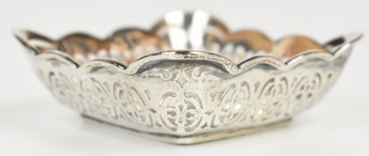 George V hallmarked silver bonbon dish with shaped edge and pierced decoration, Birmingham 1914,