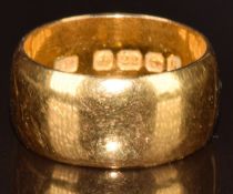 A 22ct gold wedding band / ring, Birmingham 1915, 9.1g, size K