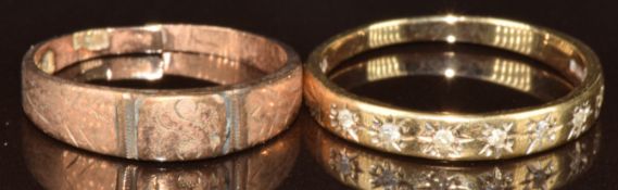 A 9ct gold ring set with diamonds (size O) and a 9ct rose gold ring (band cut), 3.7g