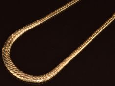A 9ct gold necklace made up of graduated curb links, 7g, 41cm