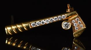 An 18ct gold brooch in the form of a golf club and ball set with diamonds, 3.8g, 2.8cm