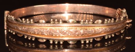 A 9ct rose gold bangle with engraved foliate decoration, Birmingham 1921, 8.4g