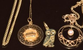 An 18ct gold pendant (1.6g) on 14k gold chain (0.4g), 9ct gold owl pendant, 9ct gold pendant set