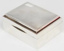 Walker & Hall Art Deco hallmarked silver cigarette box, Birmingham 1936, width 11cm