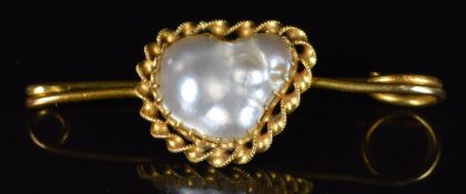 Australian 18ct gold brooch set with a baroque pearl, in original box 'D.N.Janis, Roebourne, W.A',