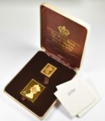 1973 Penny Black and £1 Machin hallmarked 22ct gold limited edition (1258/3,000) stamp replica pair,