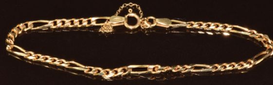 A 9ct gold bracelet made up of curb links, 4.5g, 18cm