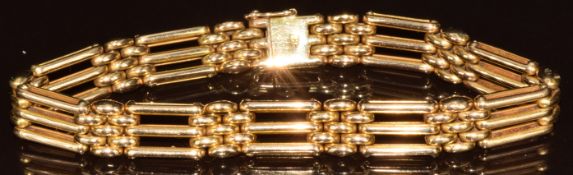 A c1910 18ct gold gate bracelet, 41.2g, 20.3cm