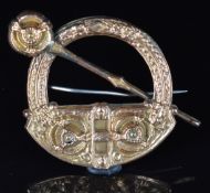 A 9ct gold Scottish kilt pin, 5.6g, 4.2 x 5.8cm