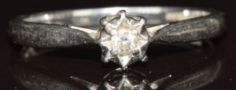 A platinum ring set with a diamond, 2.7g