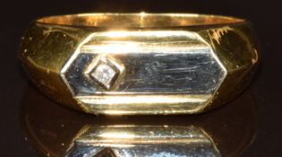 An 18ct gold bi-coloured ring set with a diamond, 7.1g, size W