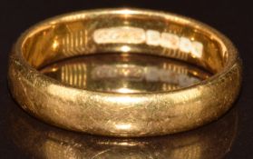 A 22ct gold wedding band / ring, 3.6g, size I/J