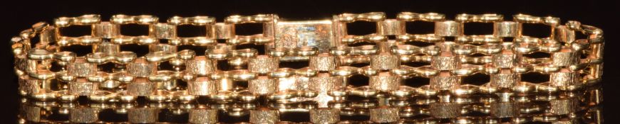 A 9ct gold bracelet, 8.2g, 18cm