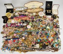 A collection of jewellery including pressed amber bracelet, vintage earrings, vintage brooches, faux