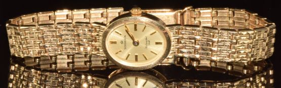 Sovereign 9ct gold ladies wristwatch with gold hands and hour markers, champagne dial and quartz