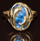 A 9ct gold ring in the form of two dolphins set with abalone, 2.3g, size O