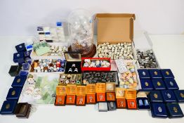 Lot to include a quantity of empty thimble boxes, thimble display stand, various thimbles and other.