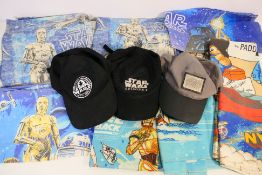 Star Wars - A collection of vintage Star wars bedding and curtains to include: 2 x Star Wars pillow