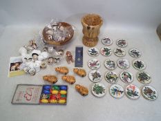 A mixed lot of collectables to include: