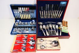 Lot to include a canteen of plated Oneidacraft cutlery and further boxed / cased flatware.