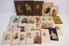 A collection of late 19th / early 20th century cabinet cards, carte de visite and similar.