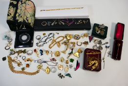 A collection of costume jewellery,