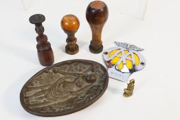 A small mixed lot to include bronze vide