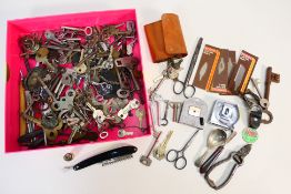 Lot to include a quantity of vintage key
