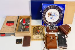 A mixed lot of vintage items to include: An Aynsley collector's plate for the royal Wedding of