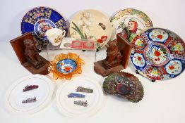 A mixed lot to include a pair of carved wood bookends,