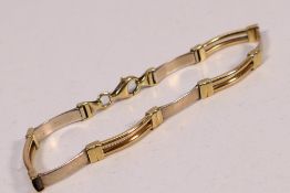 A 9ct gold bracelet, 19 cm (l), approximately 9.4 grams.