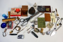 Mixed small collectibles to include weig