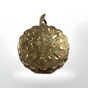 A 9ct yellow gold locket. CONDITION REPORT: 4.6g.