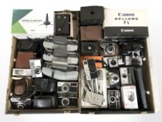 A quantity of vintage cameras including Kodak, Minolta, Agfa, etc.