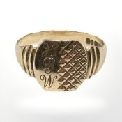 A 9ct gold signet ring CONDITION REPORT: 2.