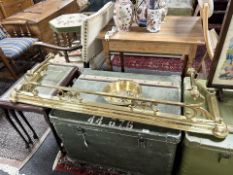 A Victorian brass fender, a further bowl and several horse brasses.