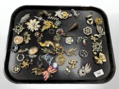 A group of vintage costume jewellery, brooches,