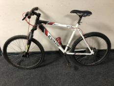 An Apollo Evade bike, frame 20