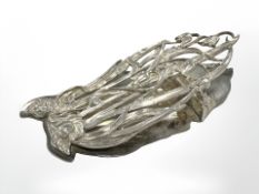 An Art Nouveau silver clip, William Comyns & Sons, London 1903, length 10.5cm.