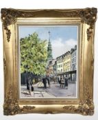 Roager (20th century) : Figures in a street, oil on canvas, 49 cm x 39 cm.